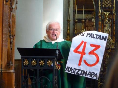 Mons. Vera en solidaridad con Ayotzinapa